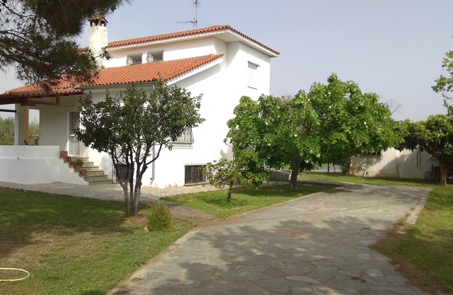 Villa with big garden and BBQ amenities