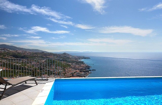 Villa with breathtaking views & private infinity heated pool