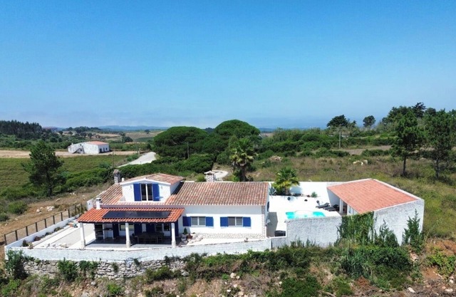 Villa with fabulous views, pool, pool table, table tennis table, 15mins to beach