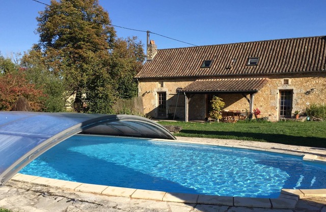 Villa With Private Pool With View On Walnut Grove And Woods