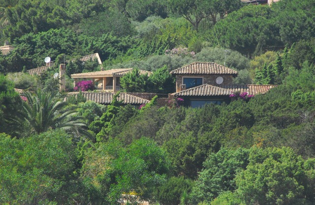 Villa with garden 100 mt from the beach " timi ama " . CIN IT111105C2000Q9165