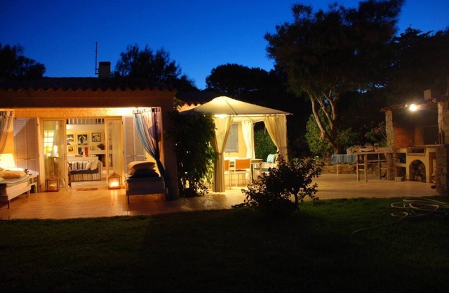 Villa with garden steps from beach 3bedroom3baths