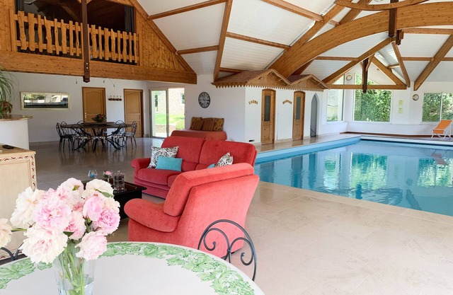 Villa with large private indoor pool, private sauna and hammam as well