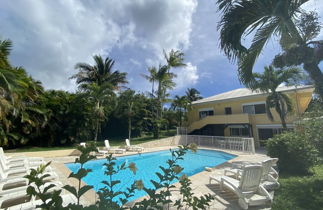 Villa with pool, barbecue and garden