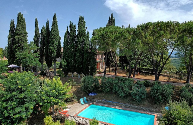 Villa with private pool overlooking San Gimignano. Exclusive use of the property