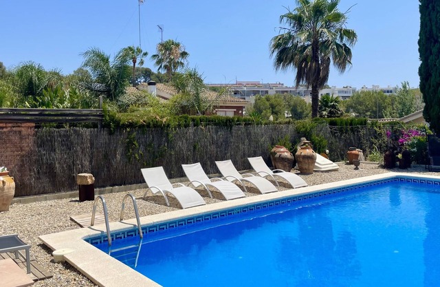 VILLA WITH PRIVATE POOL IN FRONT OF THE SEA, BARBECUE IN TARRAGONA