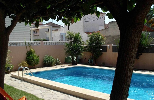 Villa with private pool 1 minute from the beach.