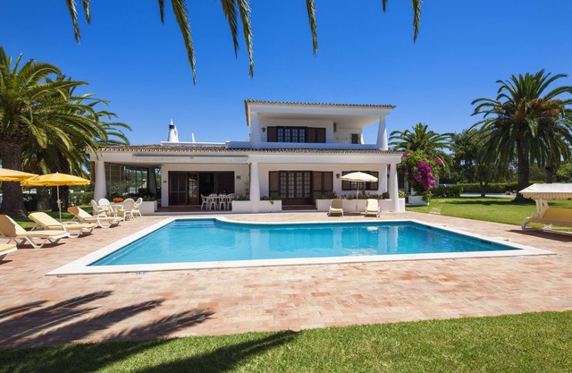 Villa with Private Pool in Rural Peaceful Location - Only 5 Minutes To Albufeira
