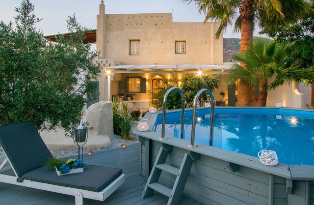 Villa with private pool, 90m² and 320m² garden-patio