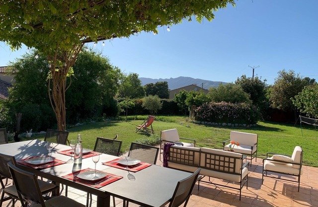 Villa with secure heated pool, beautiful views, near Aix en Provence