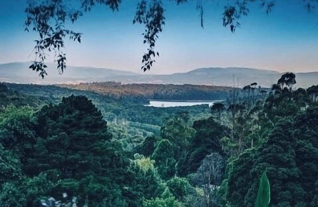 Villa with Spa and Breathtaking Views of Dandenong Ranges