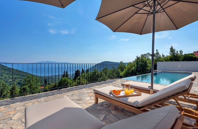 Villa with spectacular sea views, 2 bedrooms, swimming pool
