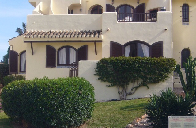 Villa with stunning views,easy access to swimming pool/beautiful gardens. A/Con