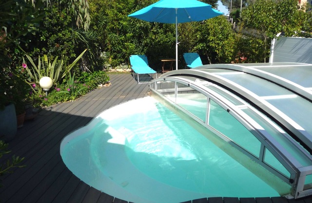VILLA WITH SWIMMING POOL MONTPELLIER/CASTELNAU. TRAM. 4 PEOPLE.