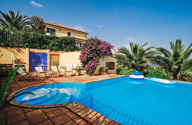 Villa with swimming pool, garden and sea view