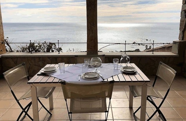 Villa with terrasse and impressive sea view