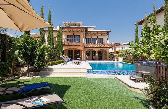 Villa Xenia - Two Bedroom Resort, Sleeps 4