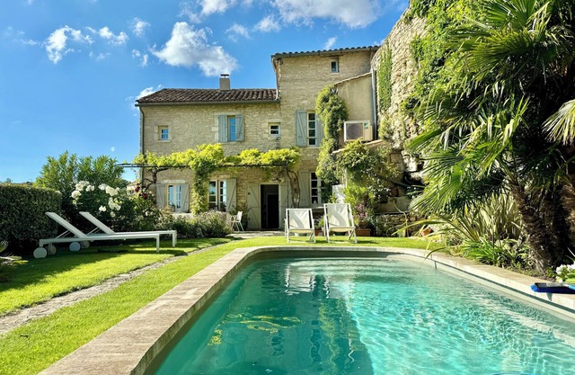 Villa Yolanda, in the heart of the village of Gordes, pool & breathtaking views.