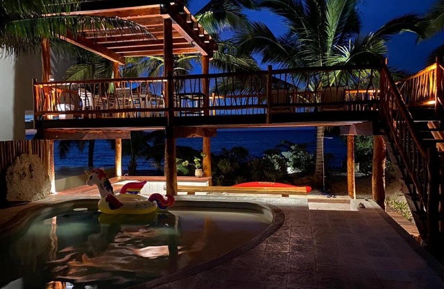Villa Zazil-beachfront home with pool and pool bar and internet included