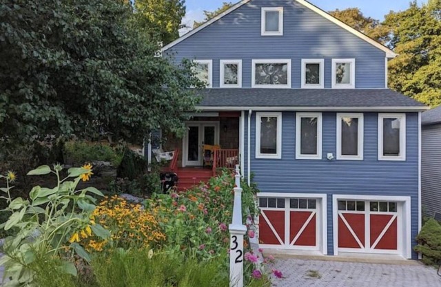 Village 5 bdrm 5 bath with great location in town