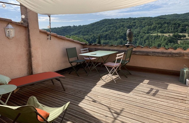 Village house in Provence with lovely 2-bedroom roof terrace