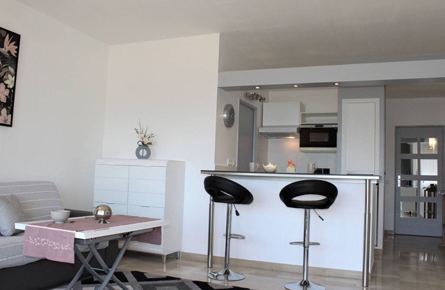 Villeneuve-Loubet: Air-conditioned apartment, 2 rooms, 4 sleeps, optional parking