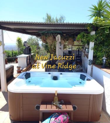 Vine Ridge Studio and Apartment