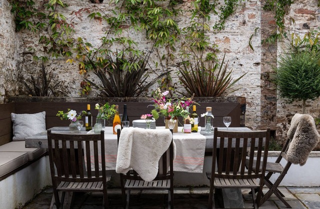 Vineyard House - a house that sleeps 8 guests in 4 bedrooms