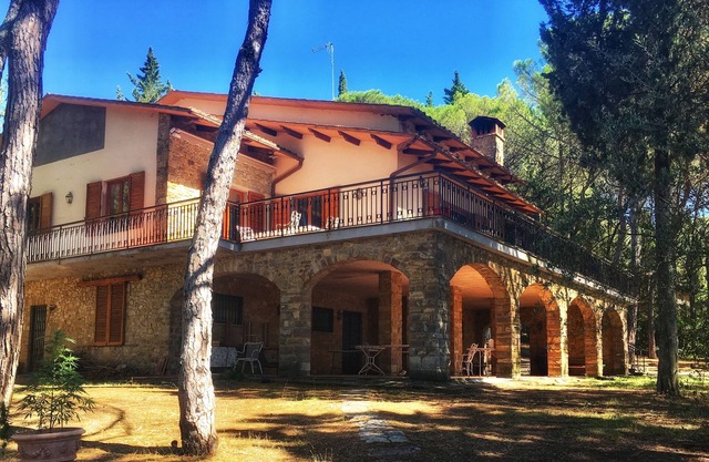Vintage 70s Home - your place in Tuscany. Holiday Home, Events & Retreats.