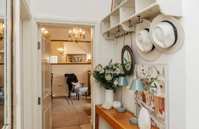 Vintage chic coach house - Pet friendly