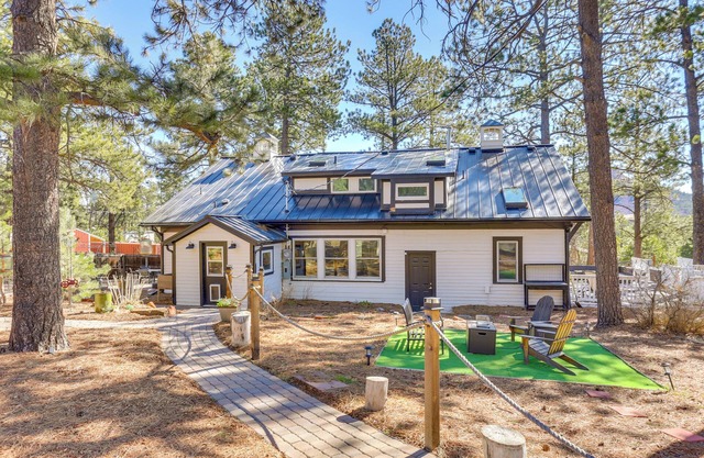 Vintage Farmhouse w/Hot Tub in Larkspur