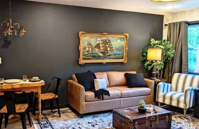 Vintage Ships Inn Duplex