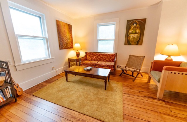 Vintage Space! 60 Seconds from Downtown Lee Summit