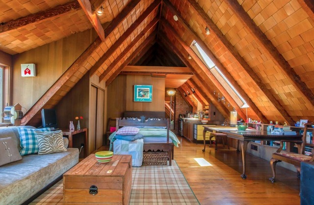 Vintage Time Capsule Treehouse Studio Cabin with WiFi