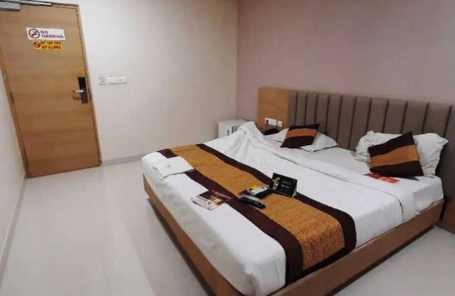 Viraaj Suites - Very near to Miyapur junction, Unit 8