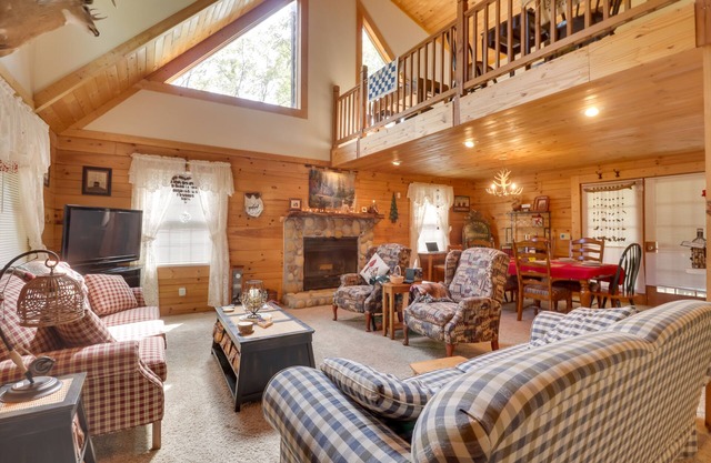 Virginia Mountain Cabin w/Decks & Fireplaces