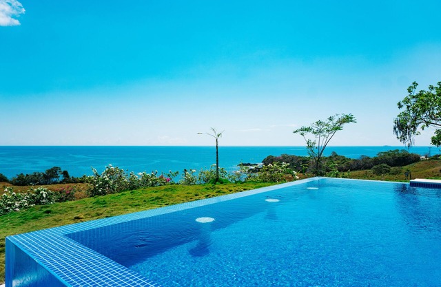Vista del Mar, beautiful 180 degree ocean view property