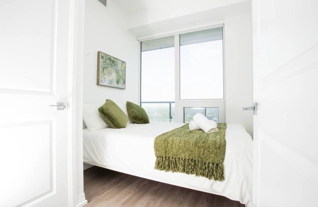 Vista Suites - 2BR - 10 min walk to Eaton Centre