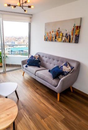 Vive, trabaja y descansa, moderno departamento con balcon 2BR en San Miguel, Lima