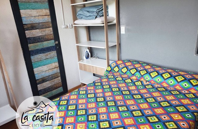 Vivisierras, House downtown Villa Carlos Paz, heated swimming pool, 3 bathrooms, barbecue area