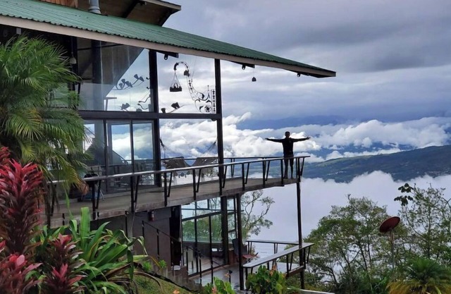 Volare: Awake above the clouds, Complete Privacy, Great service! Cook Available