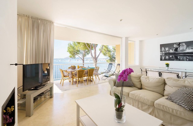 Voramar Claudia - Seafront Apartment