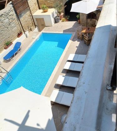 Vrakas House