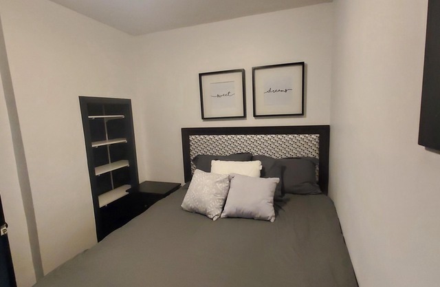 Vulcan's First VRBO- Comfy 1952 Bungalow