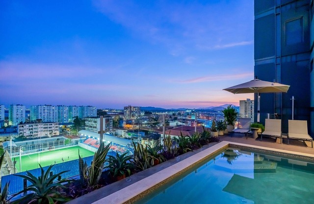 w* | Great 1BR w/Perfect Balcony in Casco View