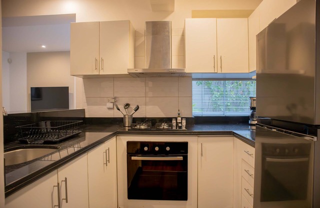 w Striking 1BR in Miraflores