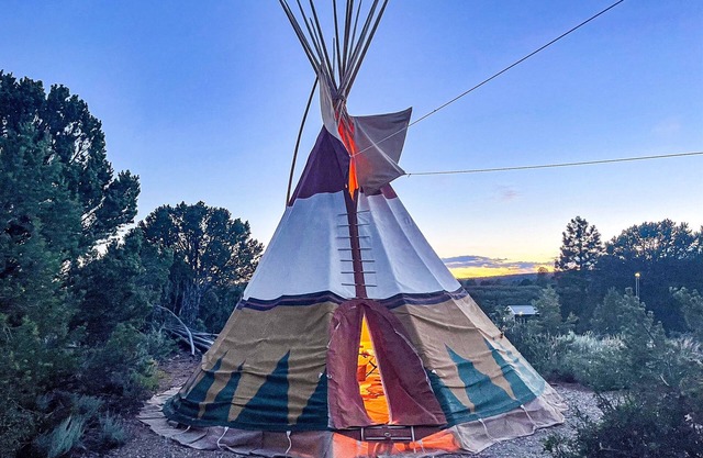 W-W: Authentic Tipi with Great Views!
