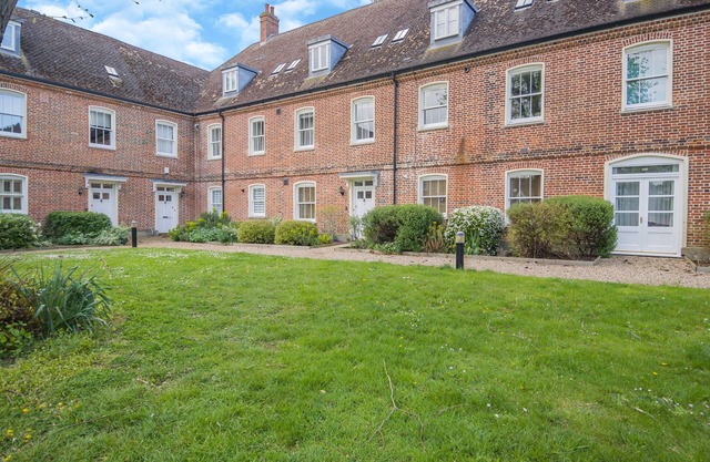 Wagtails - Two Bedroom Apartment, Sleeps 4