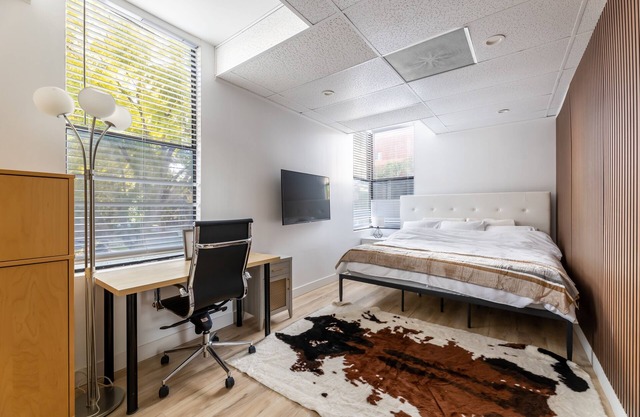 Walk distance to convention center and Caltech center Pasadena private parking