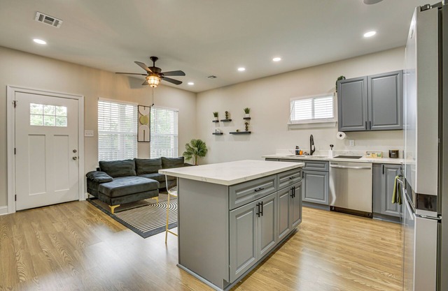 Walk to Carrollton Ave Eats: Bright NOLA Duplex!